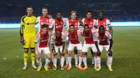 Pemain Ajax Bawa Ibu Bertanding Kontra Cambuur