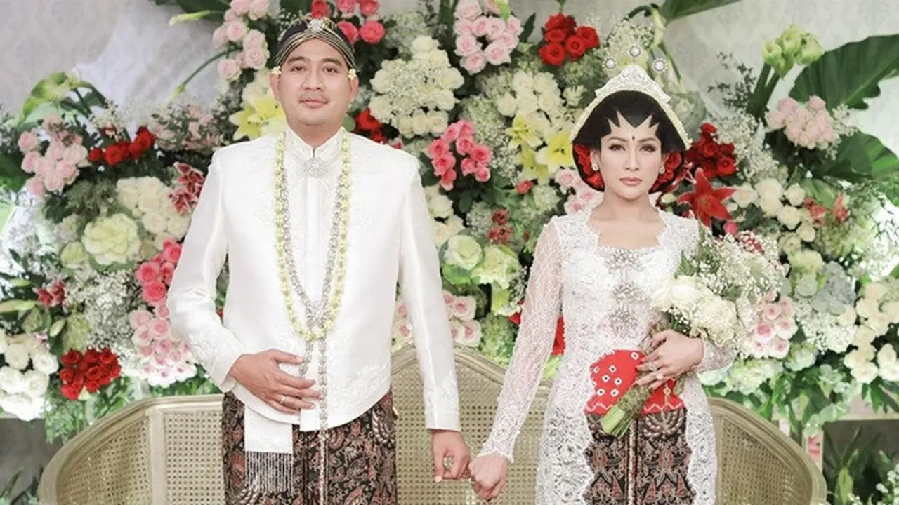 8 Potret Mesra Tata Janeeta dan Brotoseno, Umumkan Kehamilan