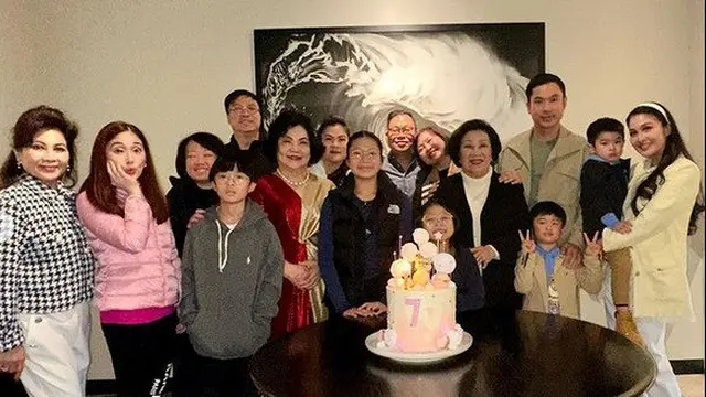 Momen Keluarga Sandra Dewi Liburan Di Australia