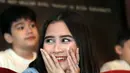 "Bagi orang orang diluar sana yang bilang oh sebenernya ini yang banyak aku tangkep yah dari netizen yang suka nyinyir," ujar Prilly saat hadir dalam perilisan trailer Danur 2. (Deki Prayoga/Bintang.com)