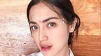 Jessica Iskandar melukat di Bali. (Dok: Instagram inijedar Liputan6.com dyah pamela)