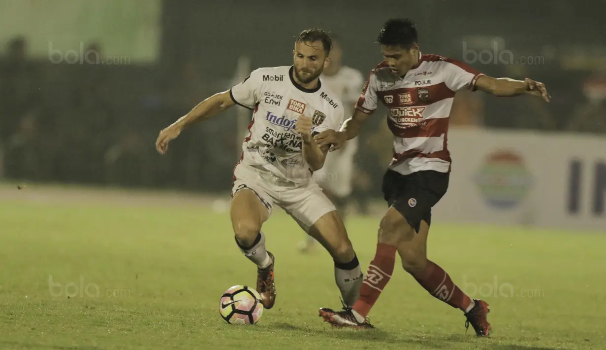 Spaso merupakan striker yang juga mengandalkan kekuatan fisik dan kemampuan duel udara. (Bola.com/M Iqbal Ichsan)
