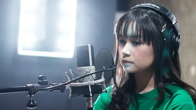 Single Pertamanya Jadi Trending di Youtube, Ini Pesona Penyanyi Cantik Chintya Gabriella