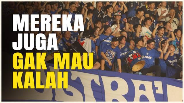 Berita video aksi suporter tim tamu yang juga turut meramaikan Stadion Utama Gelora Bung Karno (SUGBK), Jakarta, dalam laga Timnas Indonesia vs Timnas Jepang.