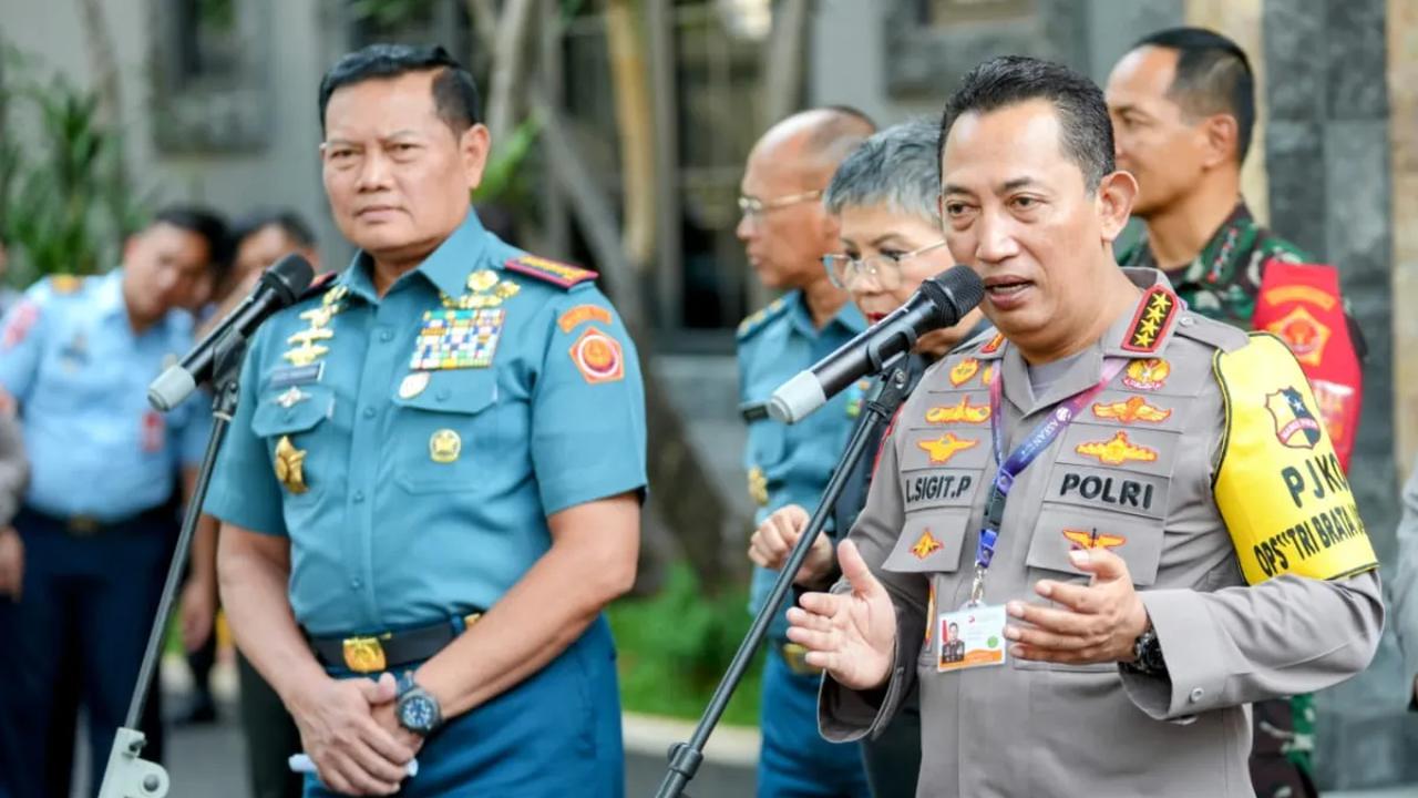 Listyo menyampaikan, Polwan juga harus mengambil peran besar dalam upaya meningkatkan dan mempertahankan kepercayaan publik terhadap institusi Polri<br>