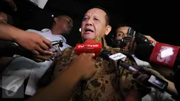 Sekretaris Mahkamah Agung (MA) Nurhadi selesai menjalani pemeriksaan terkait dugaan suap Kasubdit Perdata MA Andri Tristianto Sutrisna di Gedung KPK, Jakarta, Selasa (8/3/2016). Nurhadi diperiksa KPK selama 10 jam. (Liputan6.com/Helmi Afandi)