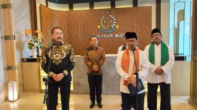 Jaksa Agung ST Burhanuddin menerima kunjungan Gubernur Jakarta Pramono Anung dan Wakil Gubernur Jakarta Rano Karno alias Si Doel di Kejaksaan Agung (Kejagung), Jakarta Selatan.