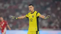 Ekspresi kiper Timnas Indonesia, Emil Audero, saat laga melawan China dalam laga Kualifikasi Piala Dunia 2026 zona Asia di Stadion Utama Gelora Bung Karno (SUGBK) Senayan, Jakarta, Kamis (5/6/2025). (Bola.com/Bagaskara Lazuardi)