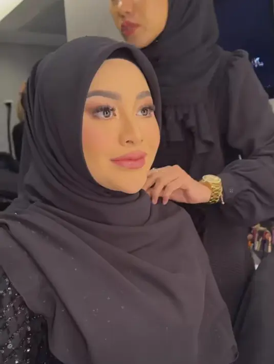 Dalam kesempatan yang sama, Atta dan Aurel juga sengaja menghadirkan Ameena di penghujung acara. Pesona Aurel Hermansyah pancarkan aura cantik dan elegan. (Liputan6.com/IG/aurelie.hermansyah)