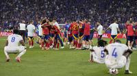 Namun, Spanyol mampu bangkit dan berbalik menang lewat aksi Lamine Yamal dan Dani Olmo. (AP Photo/Matthias Schrader)