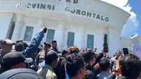 Tuntut Zona Aman Penambang Rakyat, Warga Bonebol Geruduk DPRD Provinsi Gorontalo