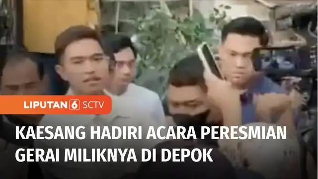 Putra bungsu Presiden Joko Widodo yang digadang-gadang jadi pilwalkot akhirnya hadir di Kota Depok, Jawa Barat. Tapi kehadiran Kaesang bukan untuk kampanye, melainkan membuka gerai sang pisang miliknya.
