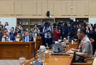 Calon Kapolri Komjen Pol. Suyudi Ario Seto menjalani uji kelayakan dan kepatutan di Komisi III DPR RI, kompleks parlemen, Jakarta, Kamis (1/10/2026) (Antara)
