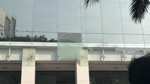 Heboh, Kaca Kantor BGN Tiba-Tiba Pecah