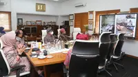Bupati Ipuk Minta Maaf karena Masih Ada Lansia yang Hidup Terlantar