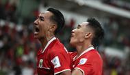Pemain Timnas Indonesia, Beckham Putra (kiri) melakukan selebrasi bersama Rizky Ridho setelah mencetak gol ke gawang St Kitts and Nevis dalam laga semifinal FIFA Series 2026 di Stadion Utama Gelora Bung Karno (SUGBK), Senayan, Jakarta, Jumat (27/03/2026). (Bola.com/M Iqbal Ichsan)