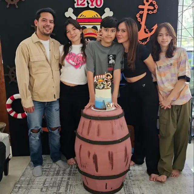Momen Wulan Guritno dan Mantan Suami Kompak Rayakan Ultah Putra Bungsu