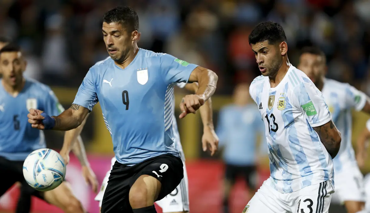 Luis Suarez. Timnas Uruguay sementara hanya dibawanya menempati posisi ke-6 di zona Conmebol. Total telah tampil dalam 3 edisi Piala Dunia berurutan mulai 2010 hingga 2018 dengan mencetak 7 gol dan 4 assist dari 13 laga. (AP/Pool/Matilde Campodonico)