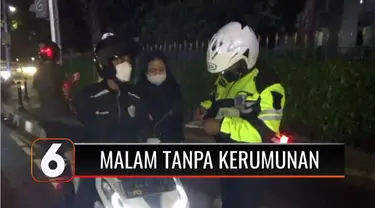 Hari pertama malam tanpa kerumunan atau crowd free night, selama berlakunya Operasi Patuh Jaya 2021, Satuan Lalu Lintas Polres Tangerang Selatan menutup akses jalan utama Alam Sutera, Serpong Utara, Kota Tangerang Selatan.