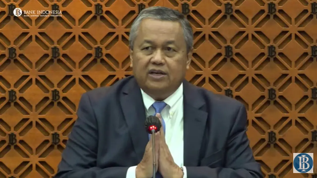 Gubernur Bank Indonesia (BI) Perry Warjiyo  konferensi pers RDG BI periode April 2023, Selasa (18/4/2023). Bank Indonesia memperkirakan pertumbuhan ekonomi global 2023 dapat mencapai 2,6 persen. (Tira/Liputan6.com)