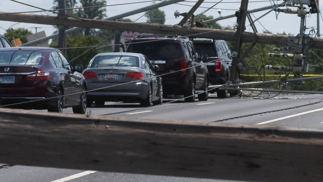 Menurut layanan Prakiraan Cuaca Nasional AS mengatakan pada Senin sore lalu sekitar ada 30 juta orang terancam oleh bahaya hantaman badai tornado.