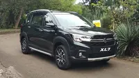 Suzuki XL7 mencoba peruntungan di kelas medium SUV. (Septian/Liputan6.com)