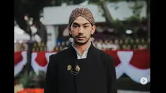 Reza Rahadian berbalut busana khas pangeran Jawa karya KRATON Auguste Soesastro (Foto: Arman Febryan via hagaipakan on Instagram)