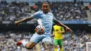 Memasuki babak kedua, Gabriel Jesus hampir membuat timnya unggul 3 gol pada menit ke-55. Melalui aksinya melewati beberapa pemain Norwich, ia mampu melepaskan tendangan ke gawang The Canaries. Sayang, tendangannya masih melebar. (Foto: AFP/Adrian Dennis)