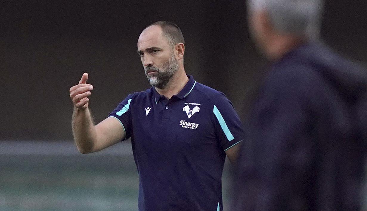 Kekalahan perdana AS Roma ini diduga akibat pelatih baru Hellas Verona, Igor Tudor. Perubahan pelatih inilah yang membuat taktik Hellas Verona menjadi tidak terduga. Namun, Hal tersebut dibantah oleh Mourinho. Ia meganggap AS Roma kalah intensitas. (LaPresse via AP/Spada)