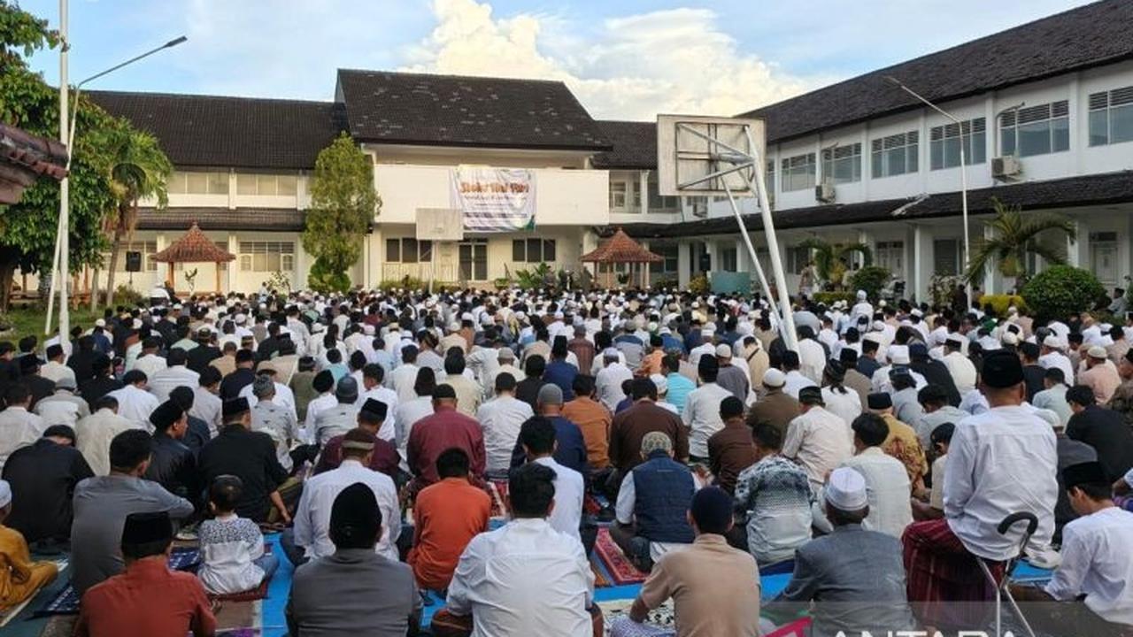 Ratusan Warga Padati Shalat Idul Fitri Muhammadiyah Mataram di Lapangan Ummat