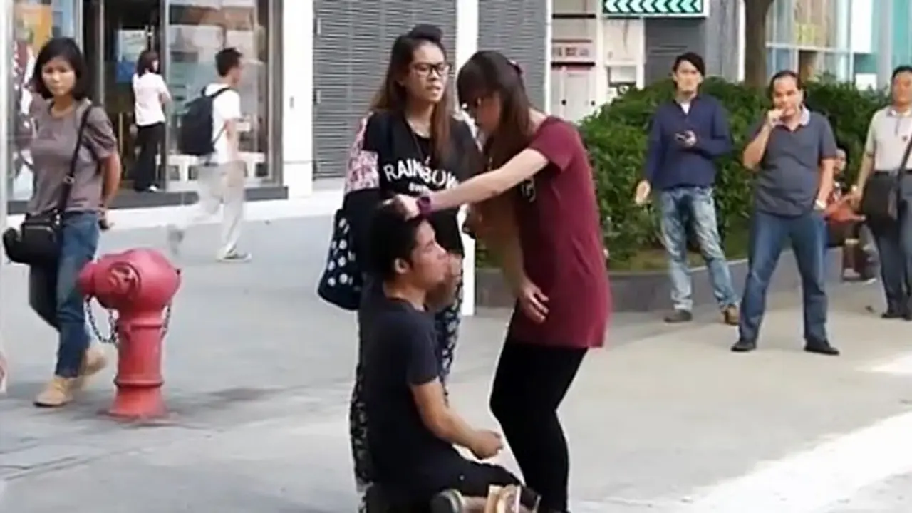 bully-pacar-131011b.jpg