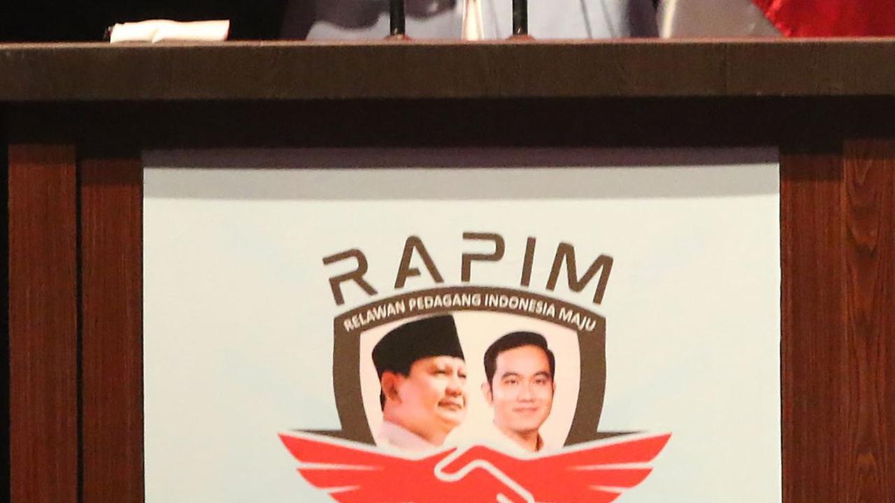 Prabowo menyampaikan pidato saat menghadiri deklarasi dukungan dari Rapim di Djakarta Theatre, Jakarta, Jumat (8/12/2023).