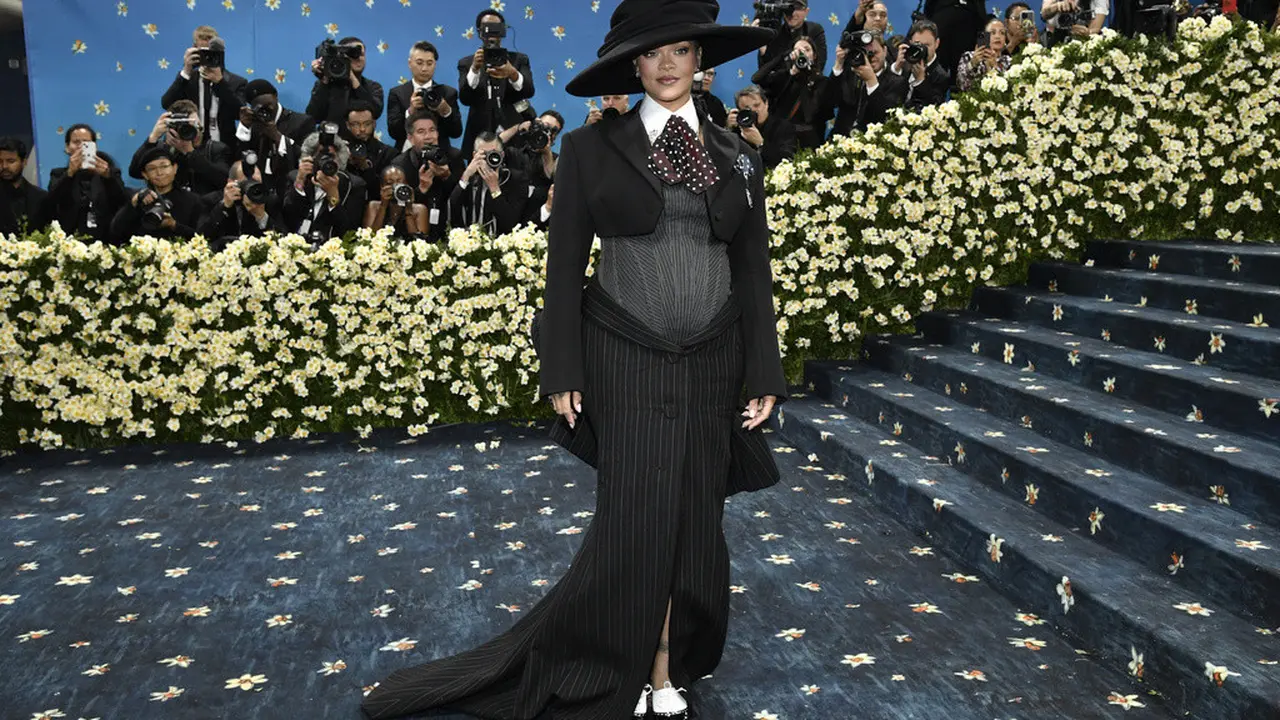 Rihanna di Met Gala 2025. (Evan Agostini/Invision/AP)