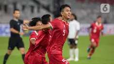 Pemain belakang timnas Indonesia U-20, Kakang Rudianto merayakan golnya ke gawang Fiji pada laga International Friendly Match di Stadion Utama Gelora Bung Karno, Jumat (17/2/2023). Timnas Indonesia U-20 berhasil meraih kemenangan perdana dengan skor 4-0 dalam turnamen mini yang digelar sebagai bagian persiapan jelang tampil di Piala Asia U20 2023. (Liputan6.com/Faizal Fanani)