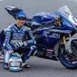 Galang Hendra berpose dengan motornya pada ajang Kejuaraan Dunia Supersport. (Istimewa)