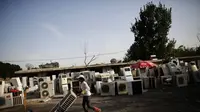 Desa Ini Tampung Seluruh Sampah Elektronik di Tiongkok