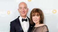 Jeff Bezos' mother, Jackie Bezos, played an irreplaceable role in Amazon's early success through financial and emotional support, and passed away on August 14, 2025.