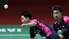 Andalan tuan rumah di nomor ganda putra, Marcus Fernaldi Gideon/Kevin Sanjaya Sukamuljo yang diunggulkan ditempat pertama berhasil lolos ke semifinal Turnamen Bulu Tangkis Daihatsu Indonesia Masters 2022 usai membungkam ganda Malaysia, Goh Sze Fei/Nur Izzuddin dalam laga perempatfinal di Istora Senayan, Jakarta, Jumat (10/6/2022). (Bola.com/Ikhwan Yanuar)