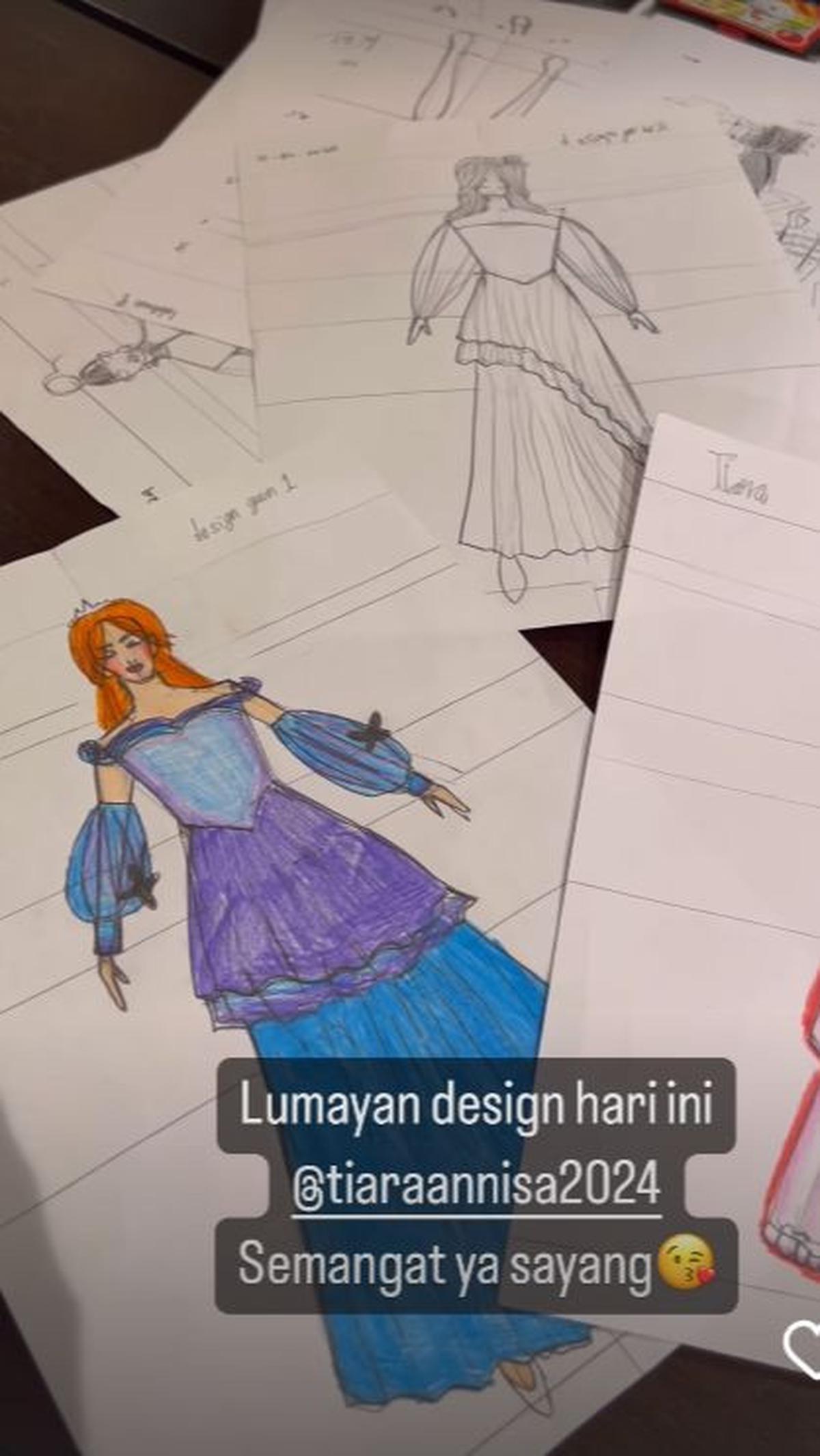 Pada unggahan lainnya, Rita juga menunjukkan hasil desain sang putri yang mengagumkan.