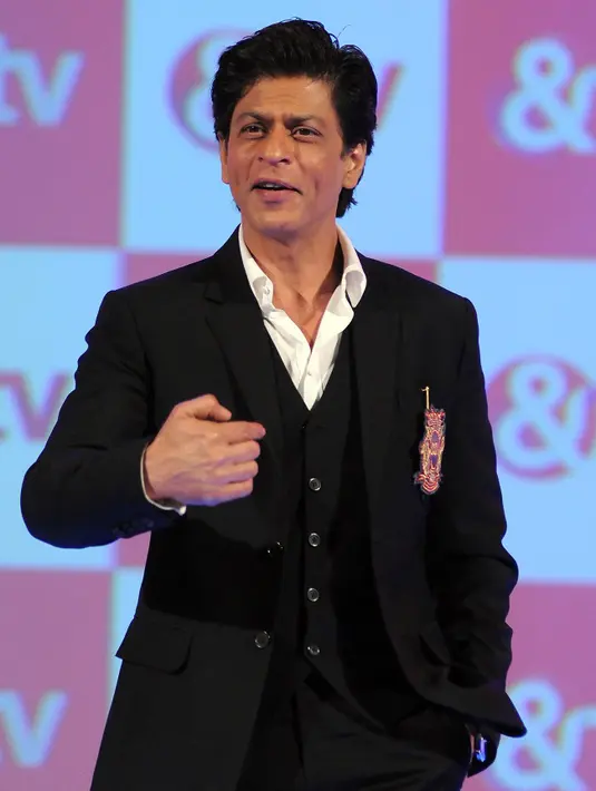 Melalui akun Twitter pribadinya, Shah Rukh Khan mengungkapkan rasa bahagianya memperoleh gelar tersebut.  (AFP/Bintang.com)