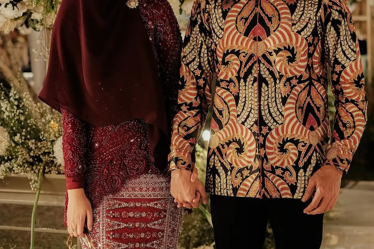 5 Ide Baju Couple untuk Kondangan yang Dikenakan ala para Selebriti