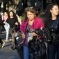 Warga panik dan berlarian saat gempa Meksiko berkekuatan 7,2 SR mengguncang. (Associated Press)