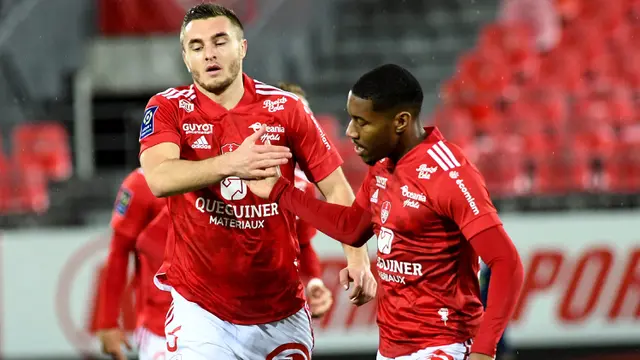 FOTO: Kalahkan Brest 3-2, Lyon Gusur Lille dari Puncak Klasemen - Brendan Chardonnet