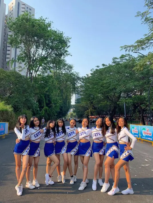 Fujianti Utami Putri atau lebih populer dengan Fuji belakangan ini penampilannya kerap mencuri perhatian. Berikut beberapa potret jadulnyasaat Fuji masih menjadi cheerleader. [Instagram/fuji_an]