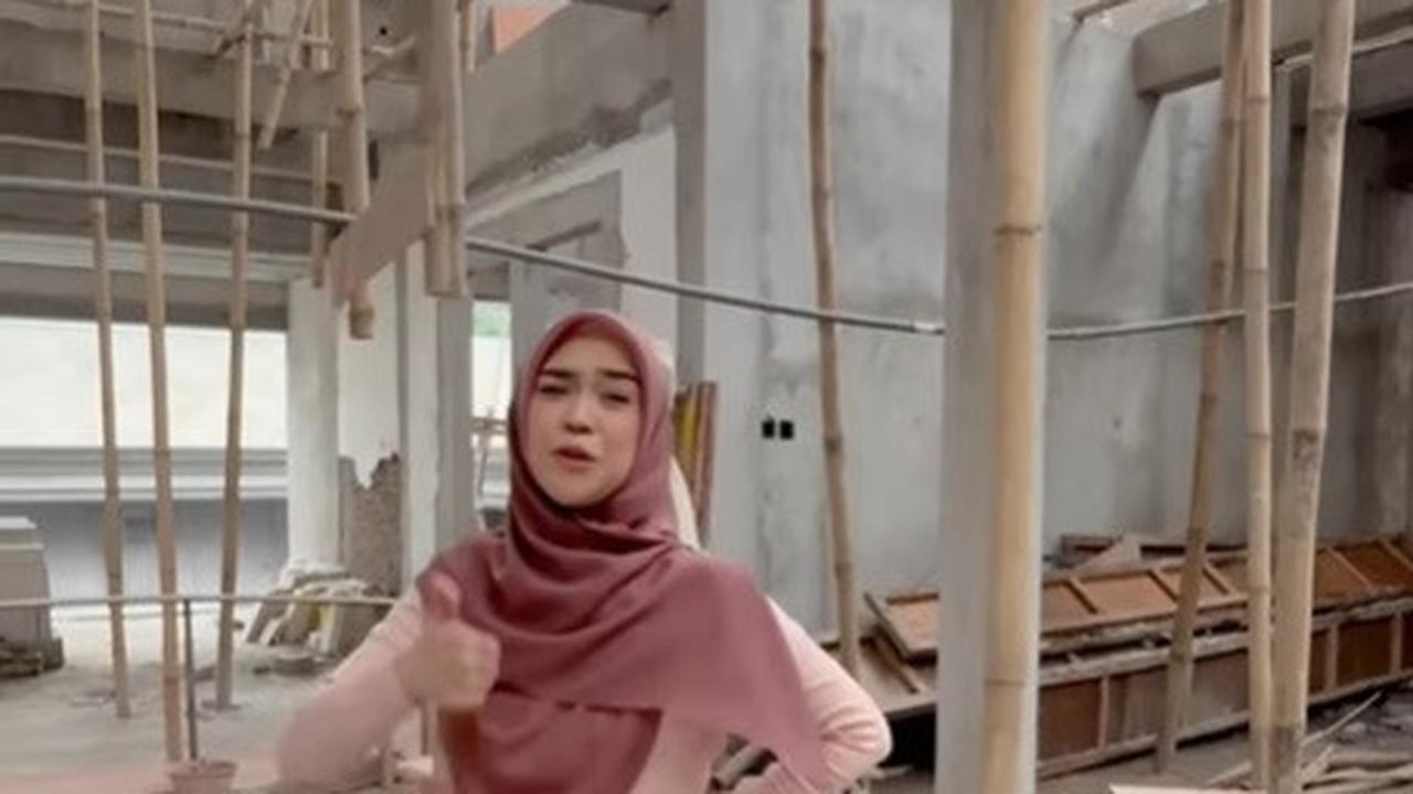 Kolamnya Sedalam Samudra, Ini 8 Potret Rumah Moana Putri Ria Ricis yang Hampir Jadi - Ada Spot Khusus Nonton 'Mermaid'