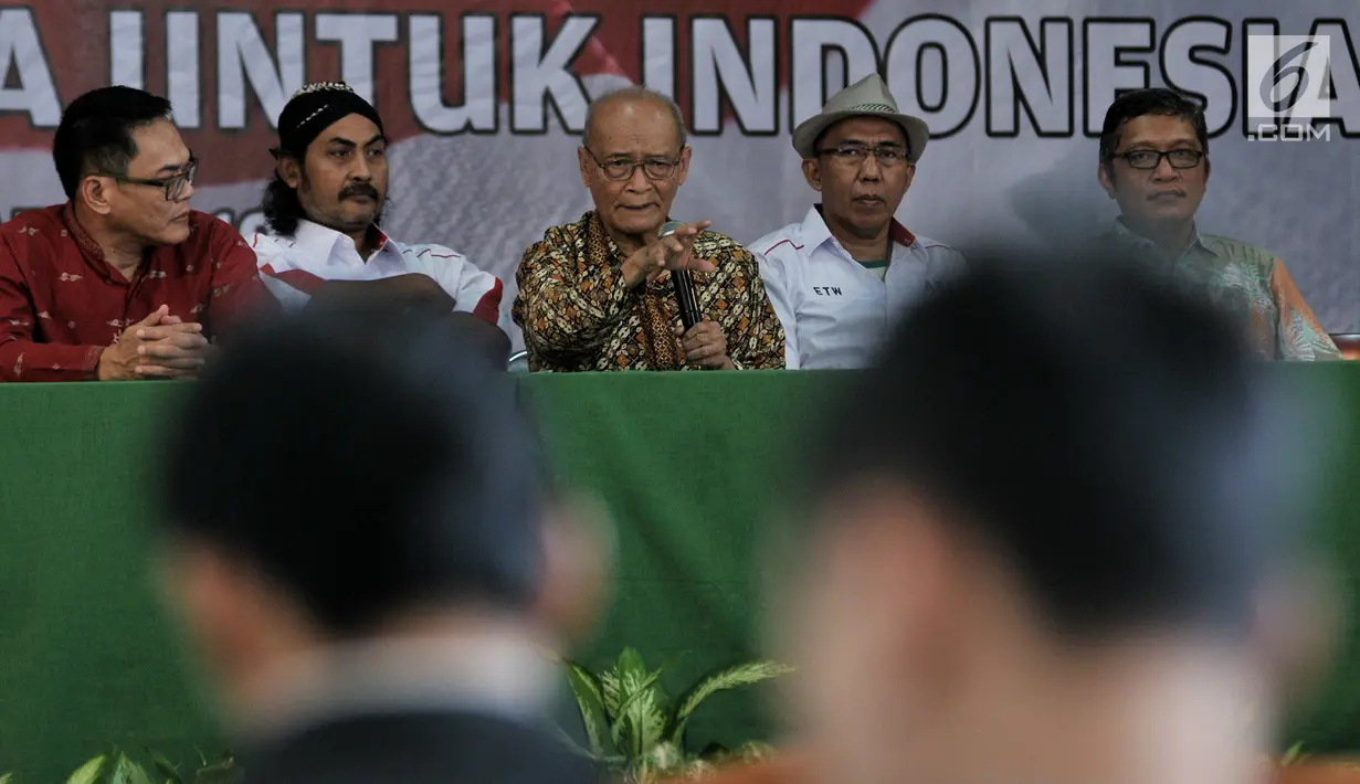 Aliansi Anak Bangsa dan para tokoh bangsa memberikan keterangan dalam rangka kegiatan Doa dan Ikrar Anak Bangsa untuk Indonesia, di Jakarta, Kamis (28/2). Nantinya, acara tersebut akan dihadiri oleh tokoh lintas agama. (Merdeka.com/Iqbal S. Nugroho)