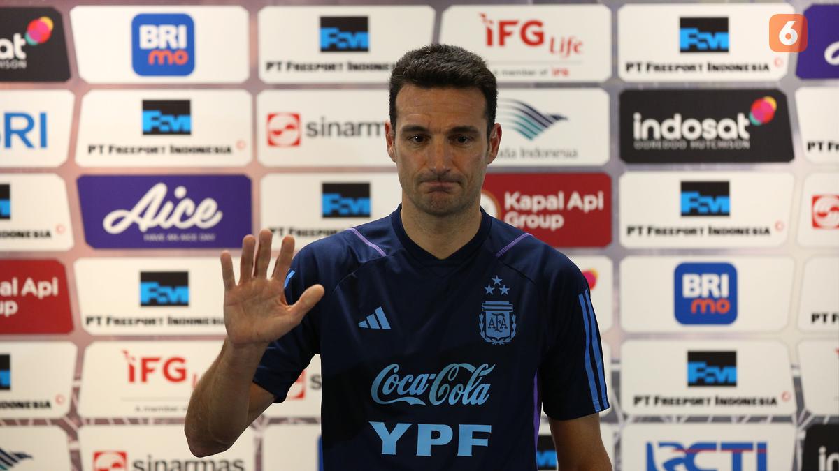Scaloni Beberkan Cerita Tragis Pemain Argentina Gagal Gabung Manchester United