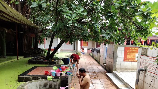 Tujuh Sumur Vihara Gayatri, Ritual Pembersihan Diri yang Terbuka untuk Semua Umat