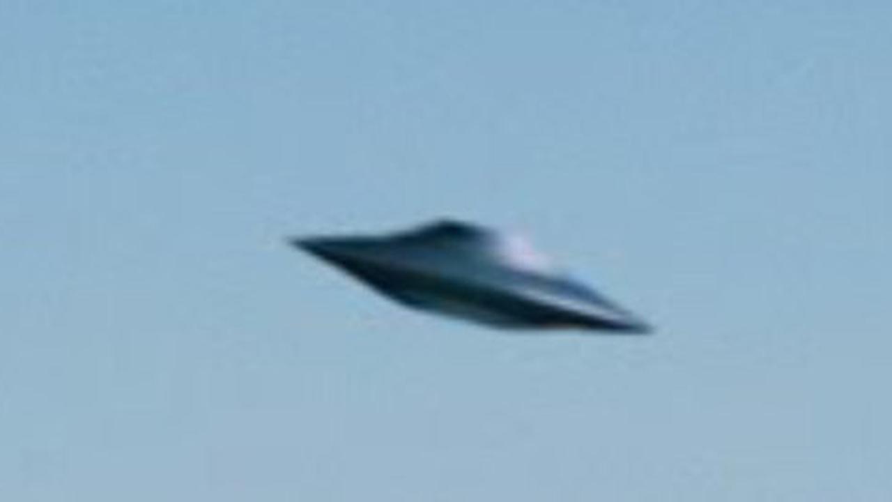 Lihat cahaya biru, lelaki ini langsung lapor polisi ada UFO