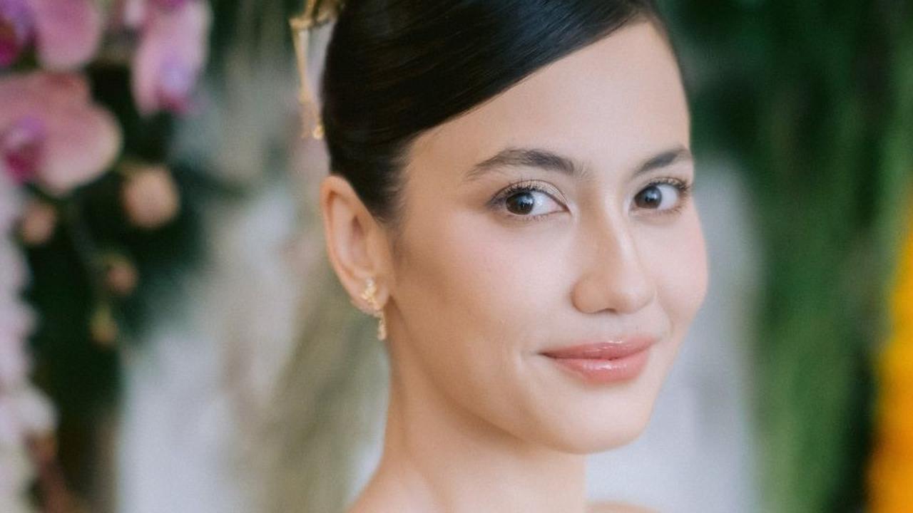 Potret Pevita Pearce Unggah Kembali Momen Tunangan Bareng Mirzan Meer, Penampilannya Cantik dan Anggun Banget